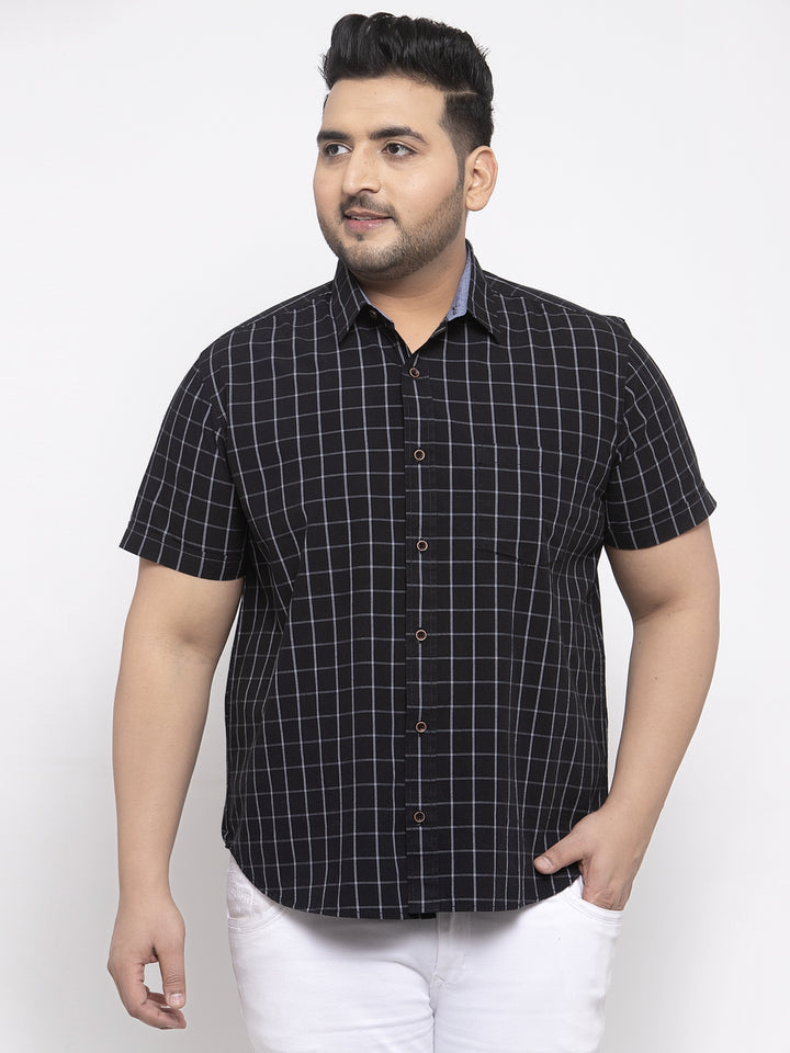 Men Black & White Regular Fit Checked Casual Shirt