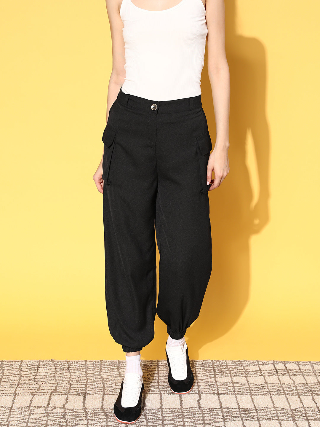 Women Classy Black Solid Utility Track Pants