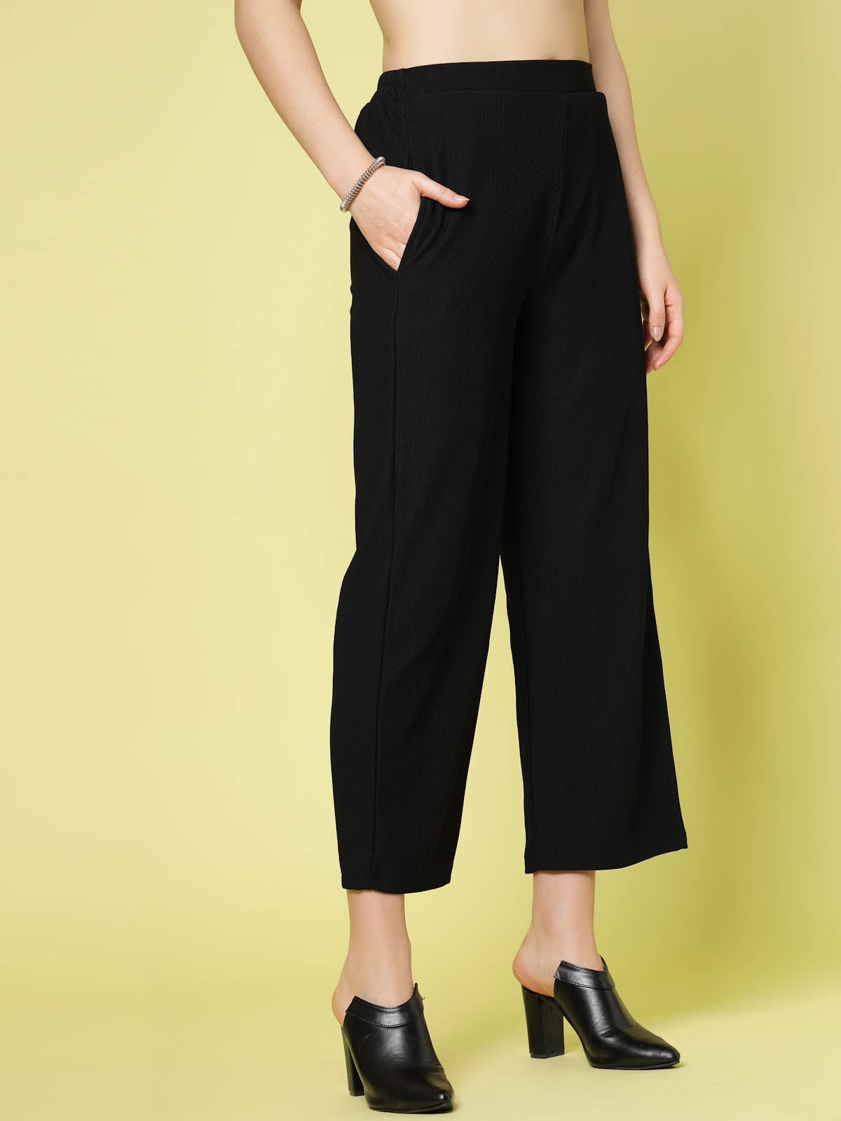 BAESD Women Relaxed Straight Fit Parallel Trousers Price in India, Full  Specifications & Offers | DTashion.com