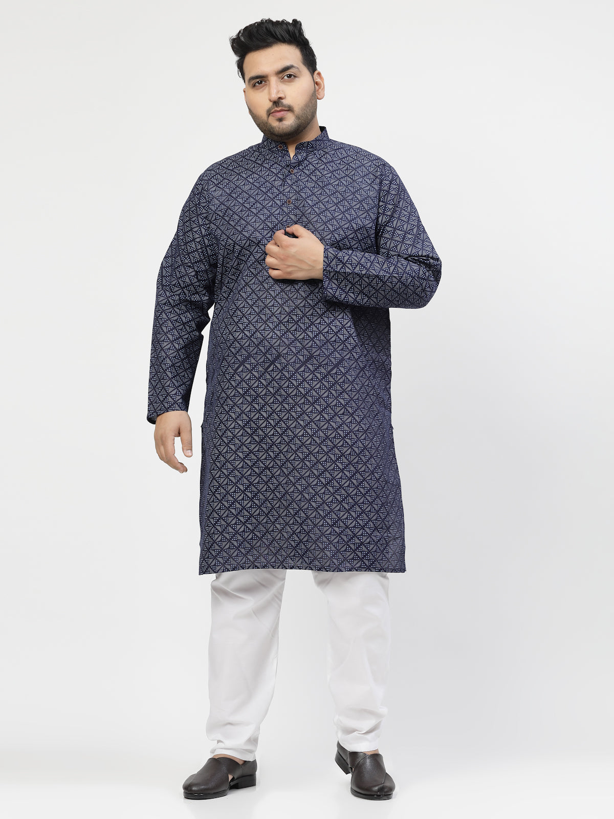 Men Navy & White Self Design Kurta with Pyjamas