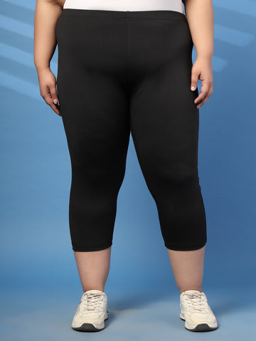Plus Size Regular Fit Mid-Rise Capris