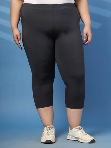 Plus Size Solid Regular Fit Capris
