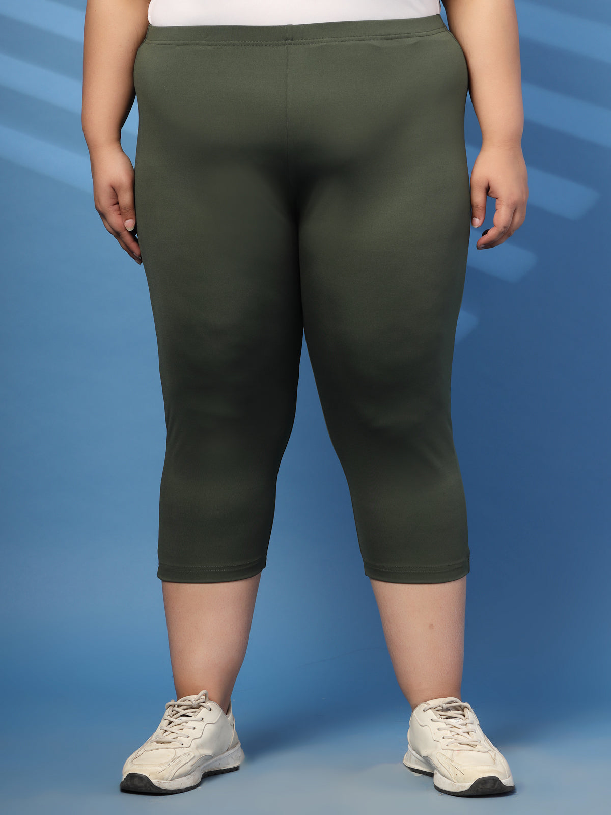 Plus Size Women Solid Capris