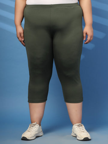 Plus Size Women Solid Capris