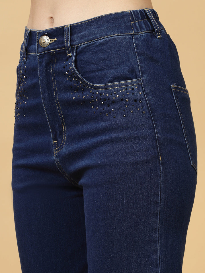 Women Clean Look Stretchable Frayed Denim Mid-Rise Cropped Jeans