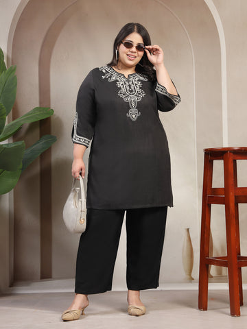 Plus Size Women Embroidered Tunic With Trouser
