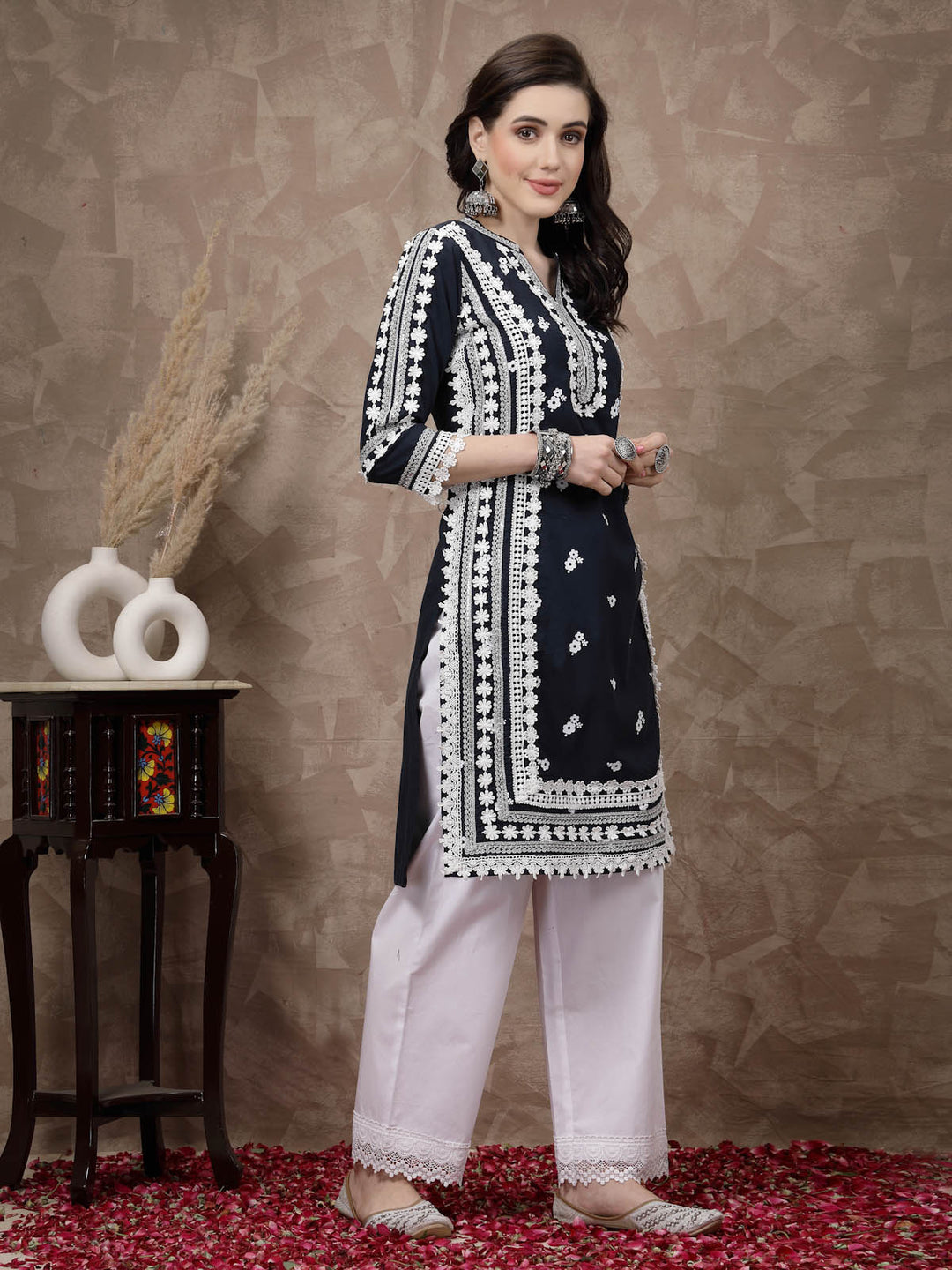 Navy Blue & White Ethnic Motifs Embroidered Thread Work Cotton Kurta