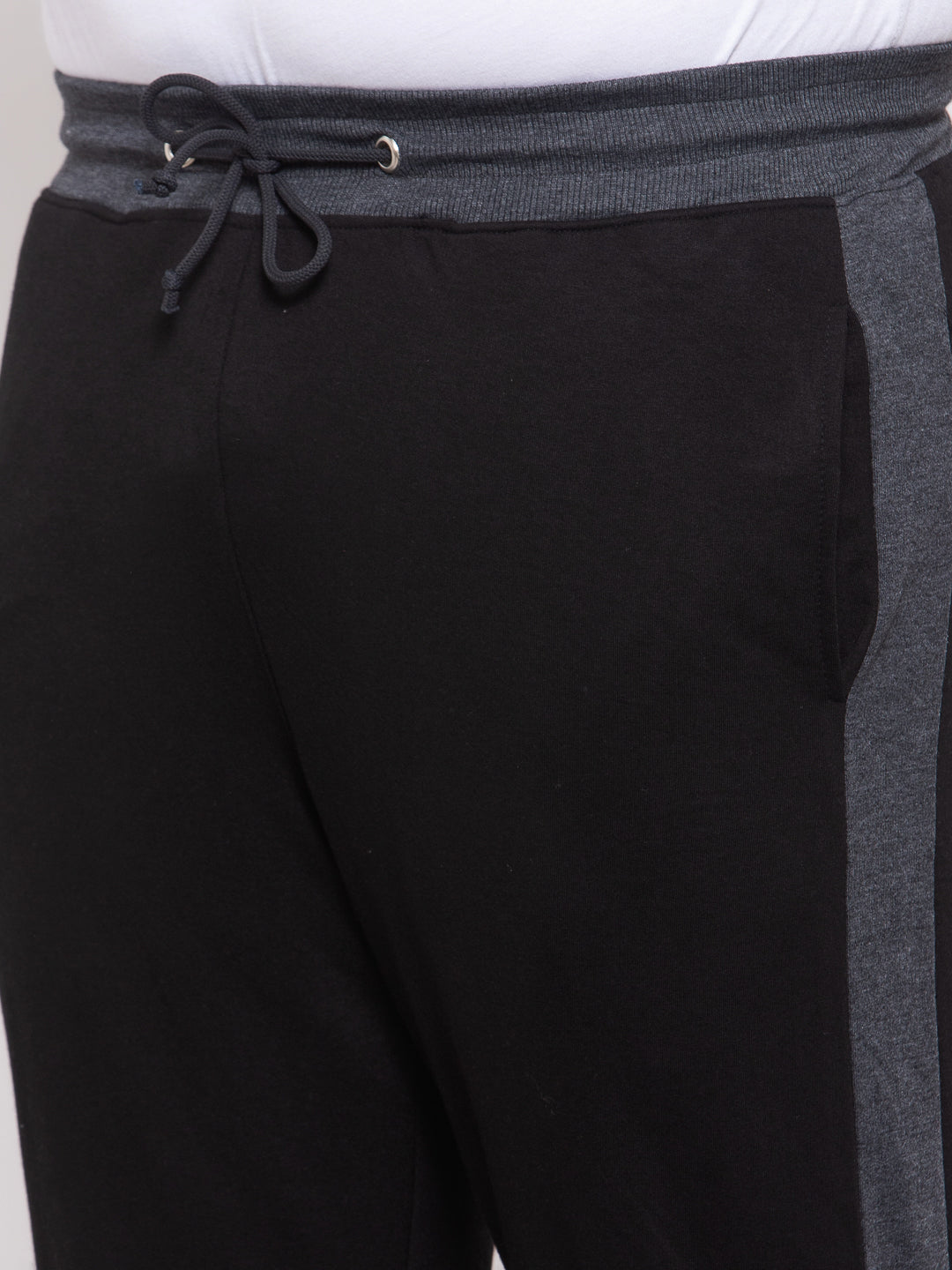 Men Black Solid Three-Fourth Length Shorts