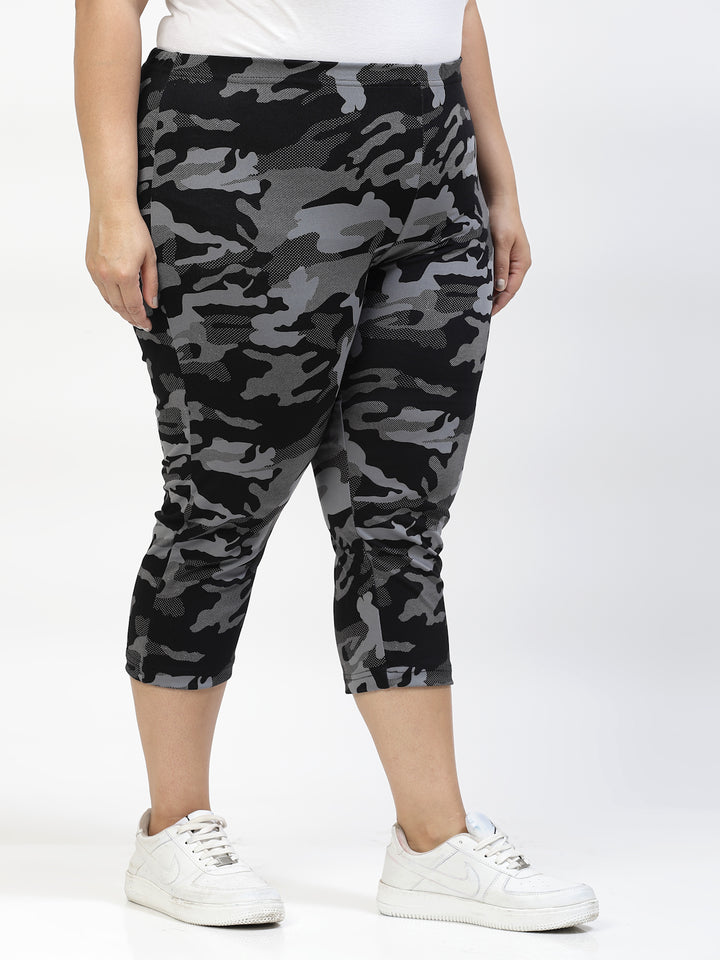 Women Black Printed Regular Fit Capris