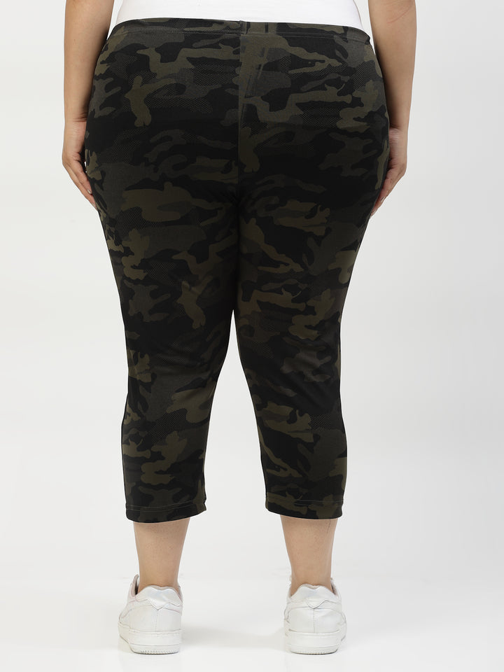 Women Black & Green Printed Capris