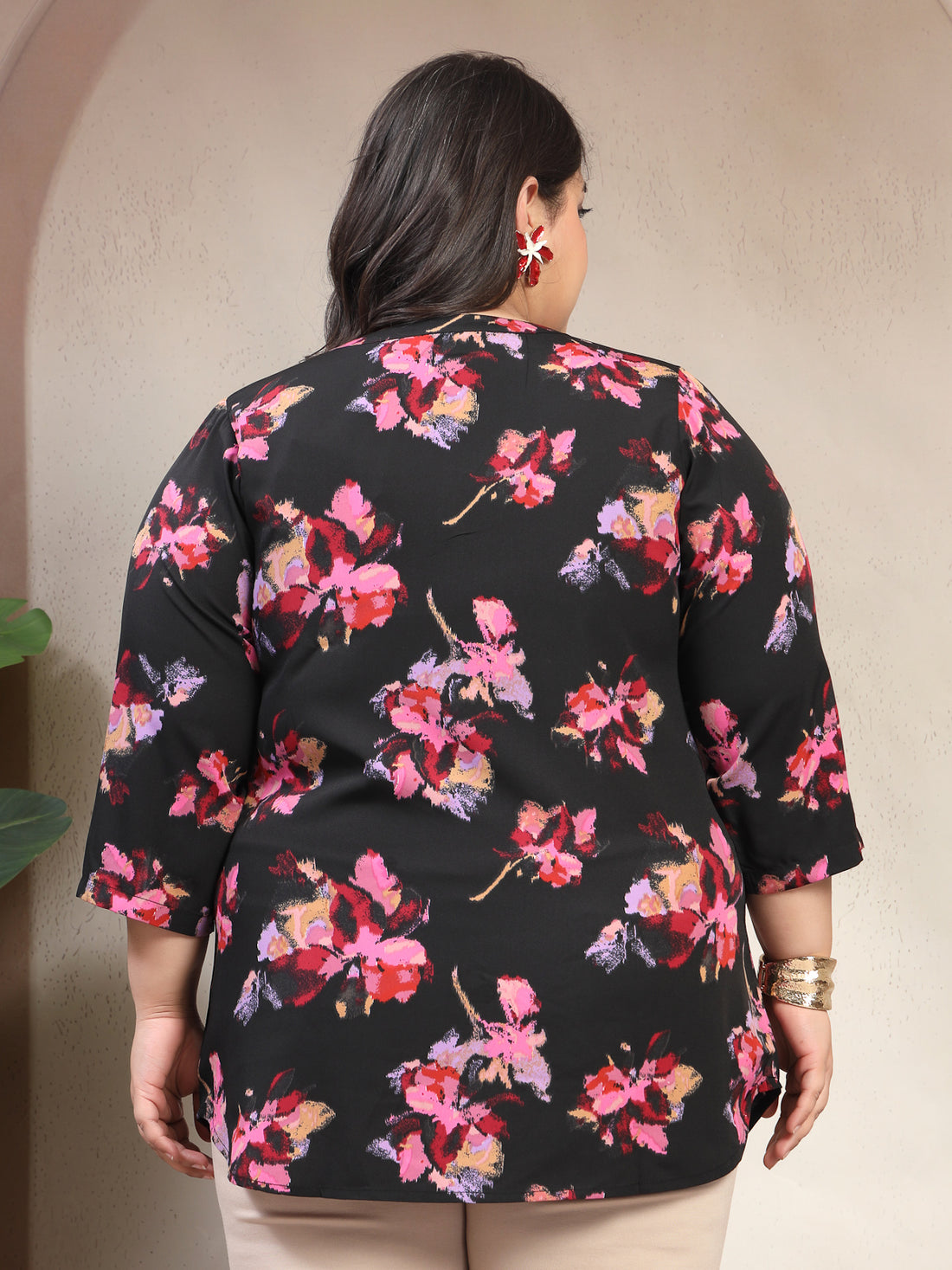 Plus Size Women Abstract Printed V-Neck Top