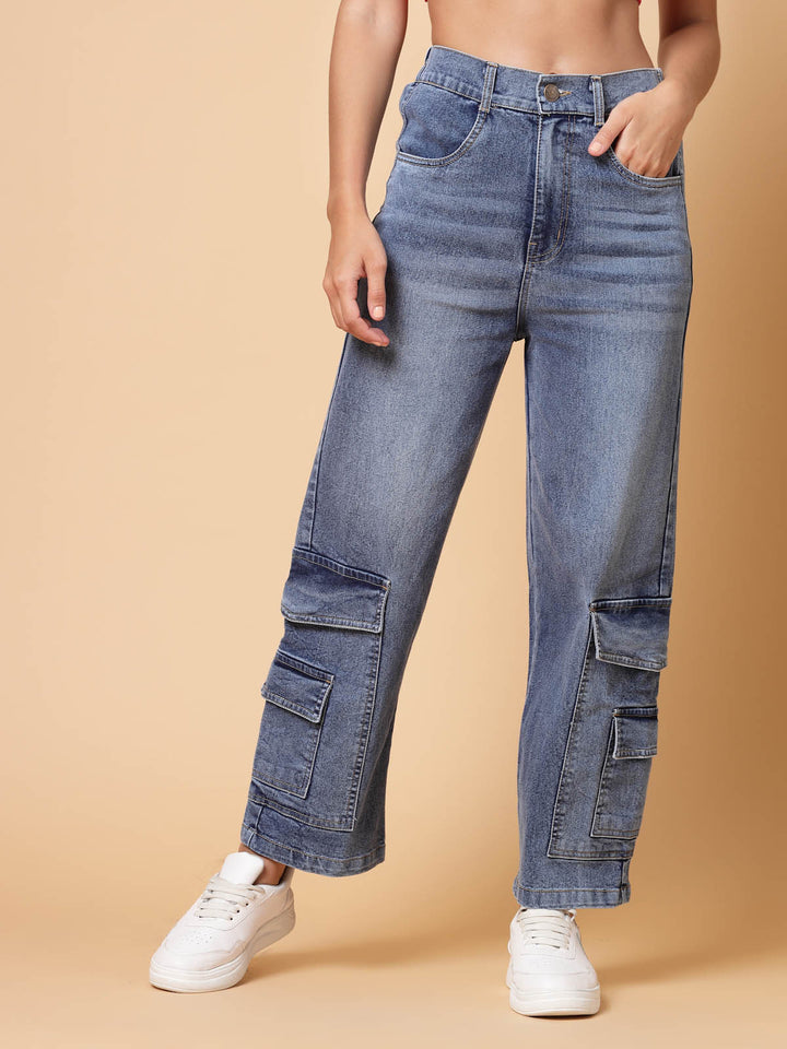 Women Blue Clean Look Mid-Rise Light Fade Cropped Cotton Jeans