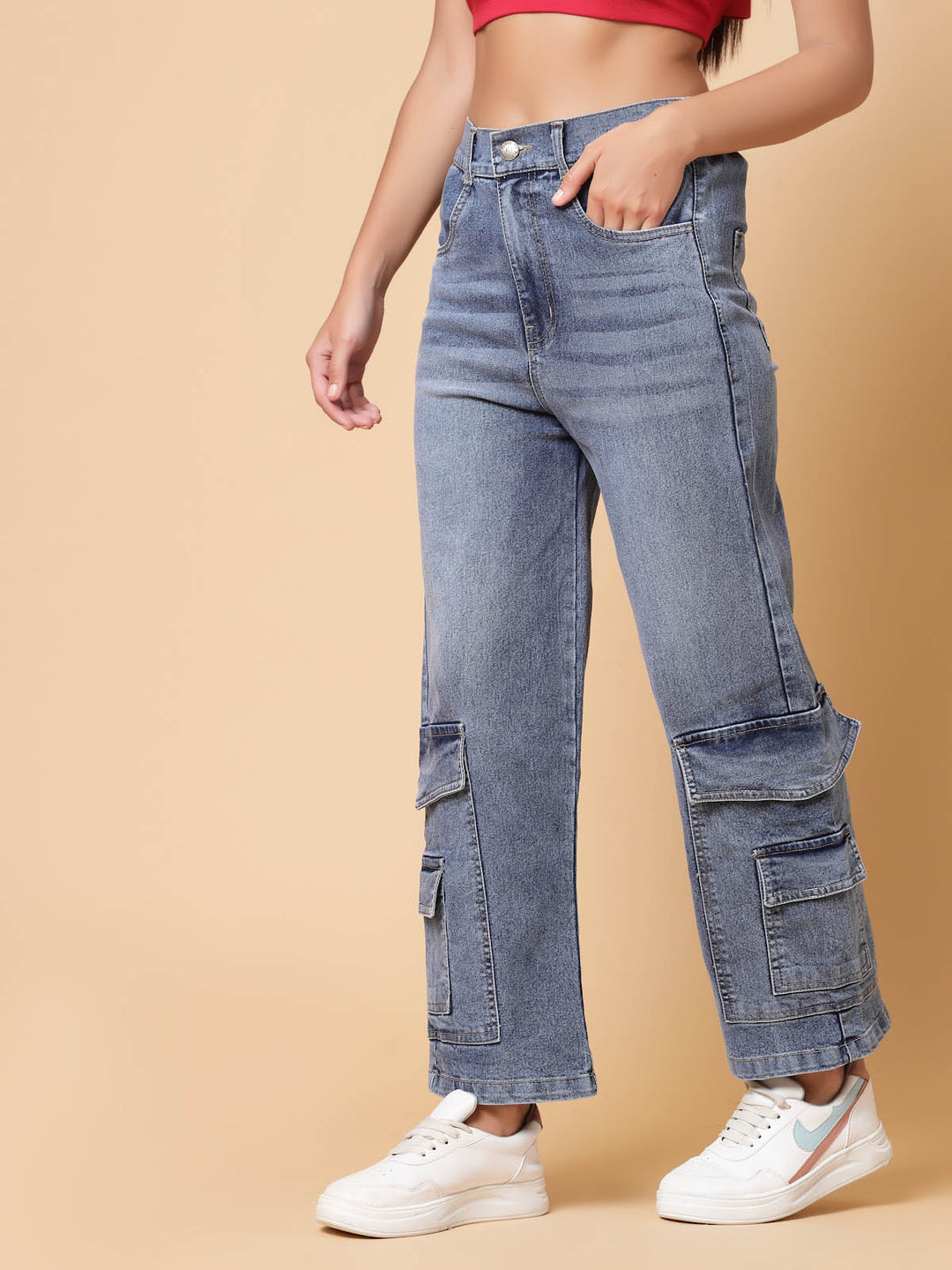 Women Blue Clean Look Mid-Rise Light Fade Cropped Cotton Jeans