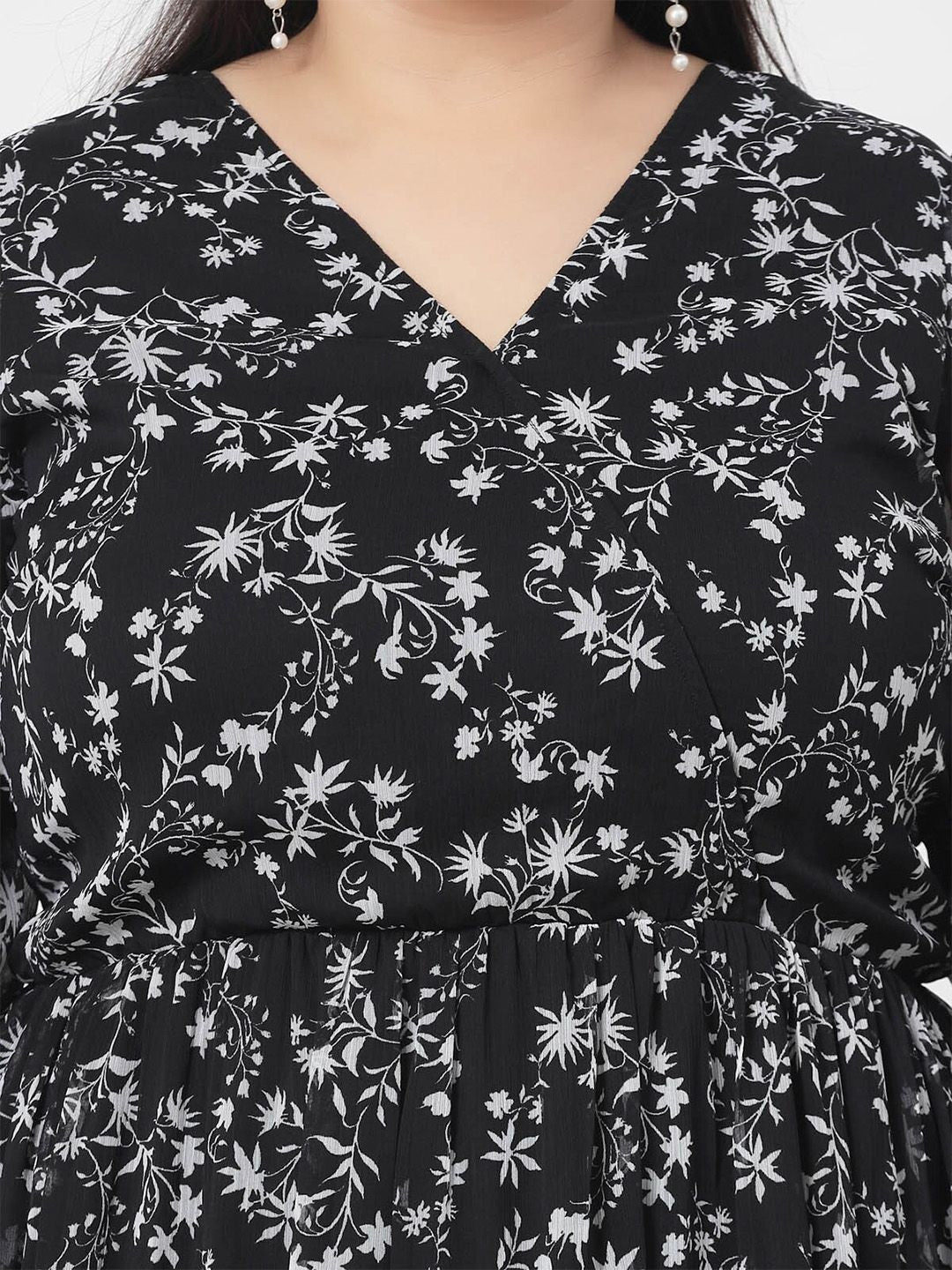 Plus Size  Black & White Floral Printed V-Neck Puff Sleeves Fit & Flare Dress