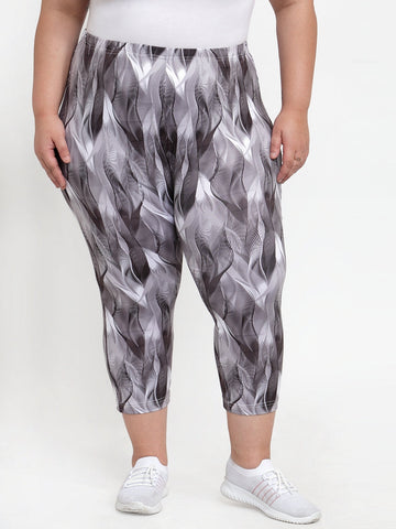 Women Grey & White Printed Regular Fit Capris