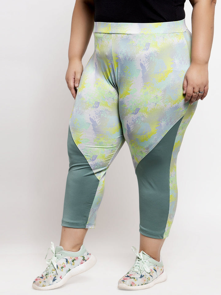 Women Green Printed Regular Fit Capris