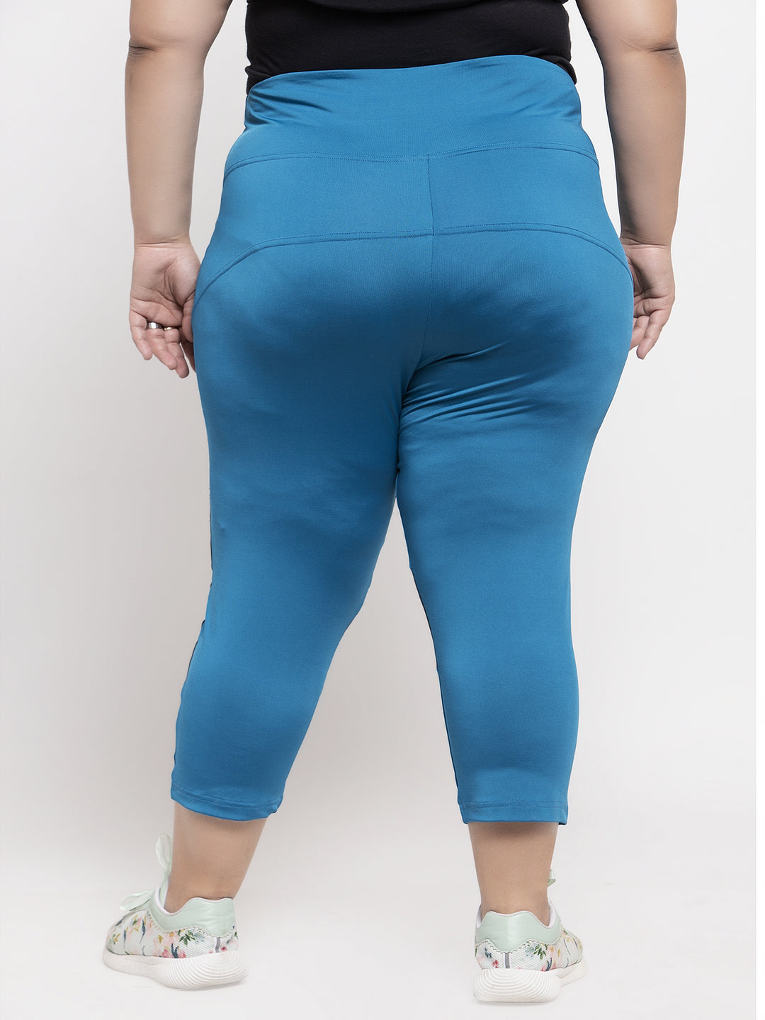 Women Blue & Black Colourblocked Tight Fit Capris