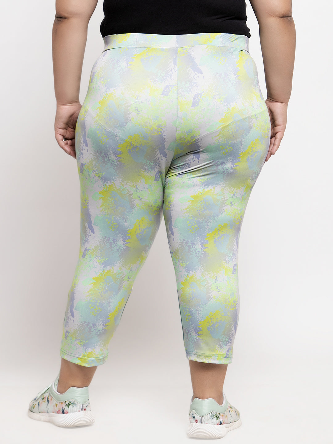 Women Green Printed Regular Fit Capris