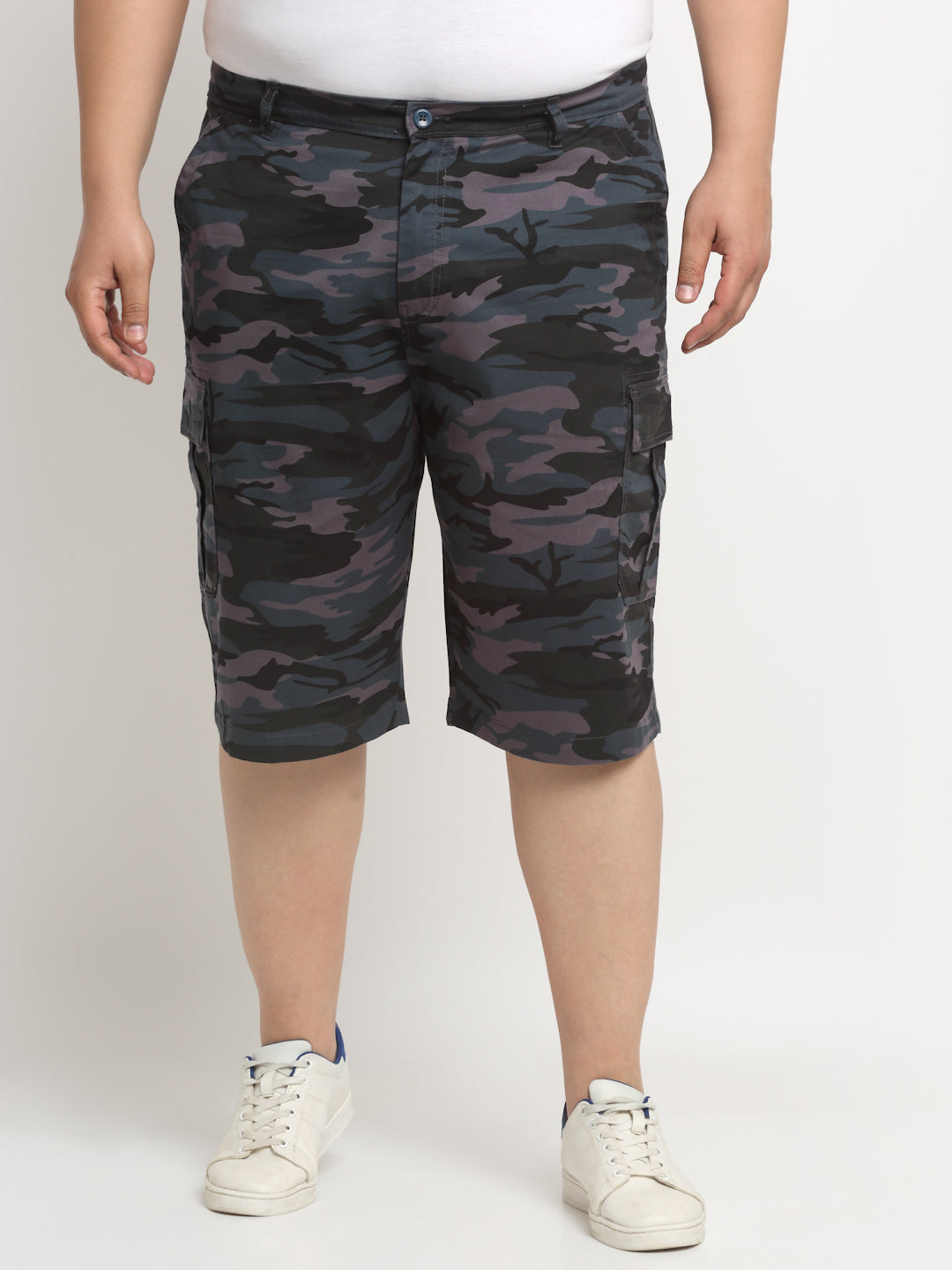 plusS Men Grey, Black And Green Camouflage Printed Cotton Cargo Shorts