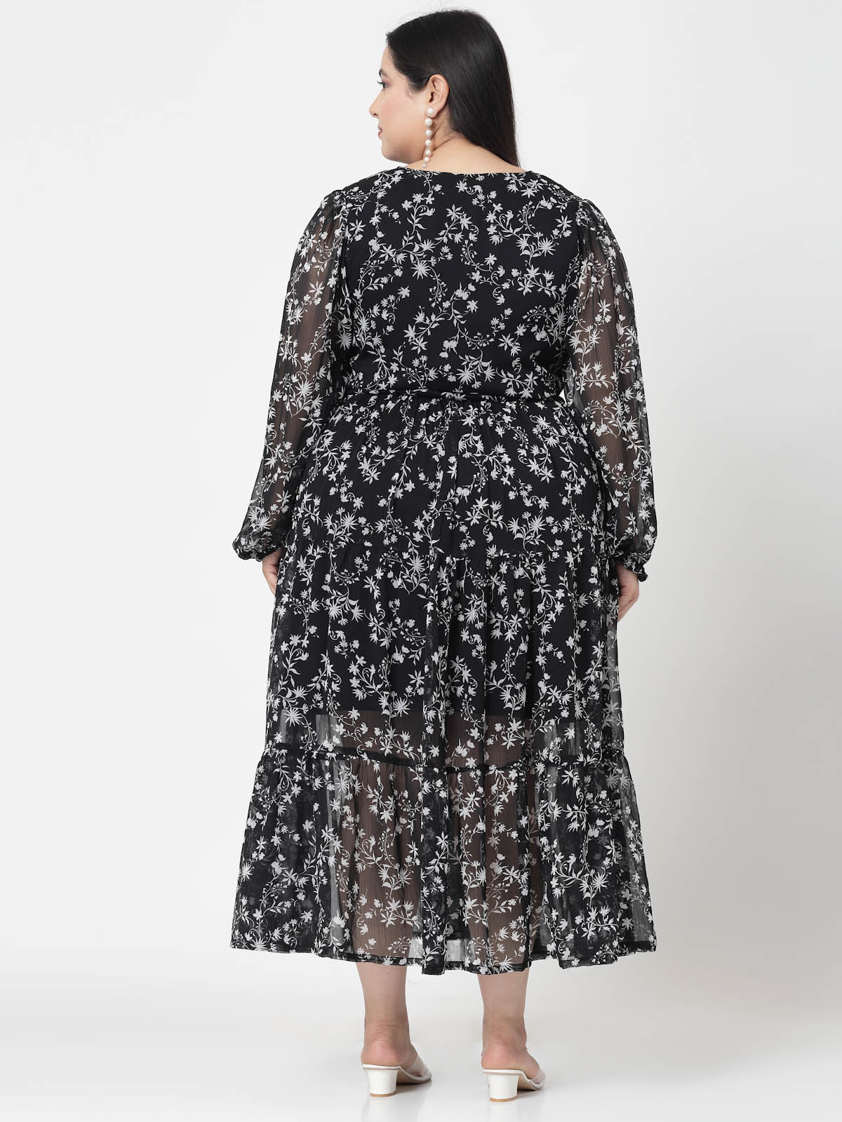 Plus Size Black & White Floral Printed V-Neck Puff Sleeves Fit & Flare Dress